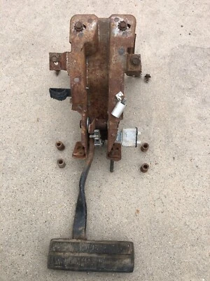 1967 年福特银河 500 动力制动踏板组件完整支架开关继电器 — 第 1/4 张图片