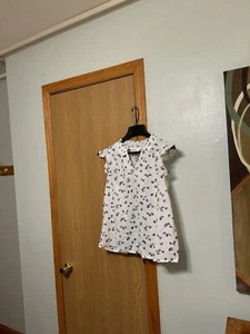 Top Old Navy Nuevo con Etiquetas Pequeño Blanco con Estampado Floral con Mangas Alineadas - Imagen 1 de 5