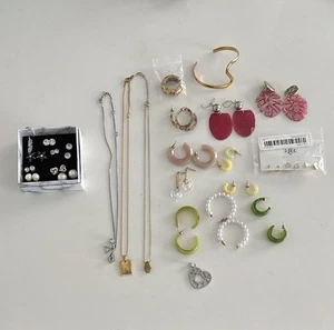 Trendy Jewelry bundle - Picture 1 of 6