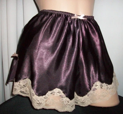 Bragas de encaje satinado secreto púrpura de colección S nuevas Foto 1 de 4