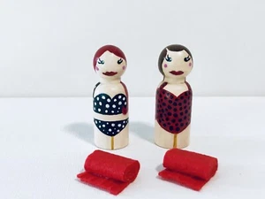 Retro Beach Girls Peg Dolls With Tiny Felt Bath Towel Set Of 2 Hand-Painted - Picture 1 of 4
