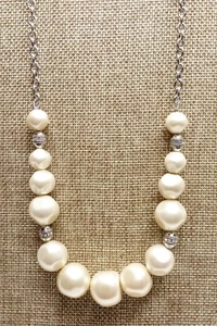 A78) Collana Lia Sophia di perle finte e tono argento - Nuova con etichetta - Foto 1 di 6