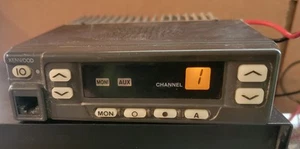 Kenwood TK-762HG-1 VHF Transceiver (Powers On) - Zdjęcie 1 z 5
