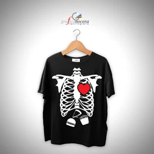 T-Shirt Halloween Scheletro con Cuore divertente regalo horror party idea regalo - Foto 1 di 4