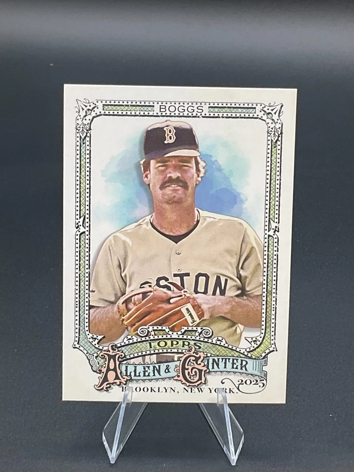 Béisbol Topps Allen & Ginter 2025 #67 Wade Boggs, Medias Rojas de Boston Foto 1 de 1