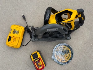 DeWalt DCS577X1 FlexVolt 60V MAX 7-1/4in Worm Drive Circular Saw Kit NO BOX - Picture 1 of 8