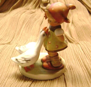 De colección. J.M. FIGURA COMPLETA ABEJA ALEMANIA HUMMEL "CHICA GANSO" 4" ALTURA #47 3/0 - Imagen 1 de 12