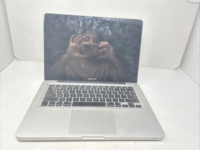 Apple MacBook Pro 13.3 in 2009/Intel Core 2 Duo 2.26 GHz, 160 GB 2 GB NVIDIA... - Image 1 of 4