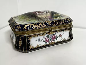 Antica scatola francese in porcellana dipinta e ottone dorato stile Sèvres! 11x7x6 - Foto 1 di 8