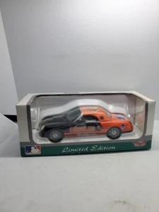 White Rose Collectibles MLB Orioles 2002 Ford Thunderbird 1:24 Diecast Car - NEW - Picture 1 of 11