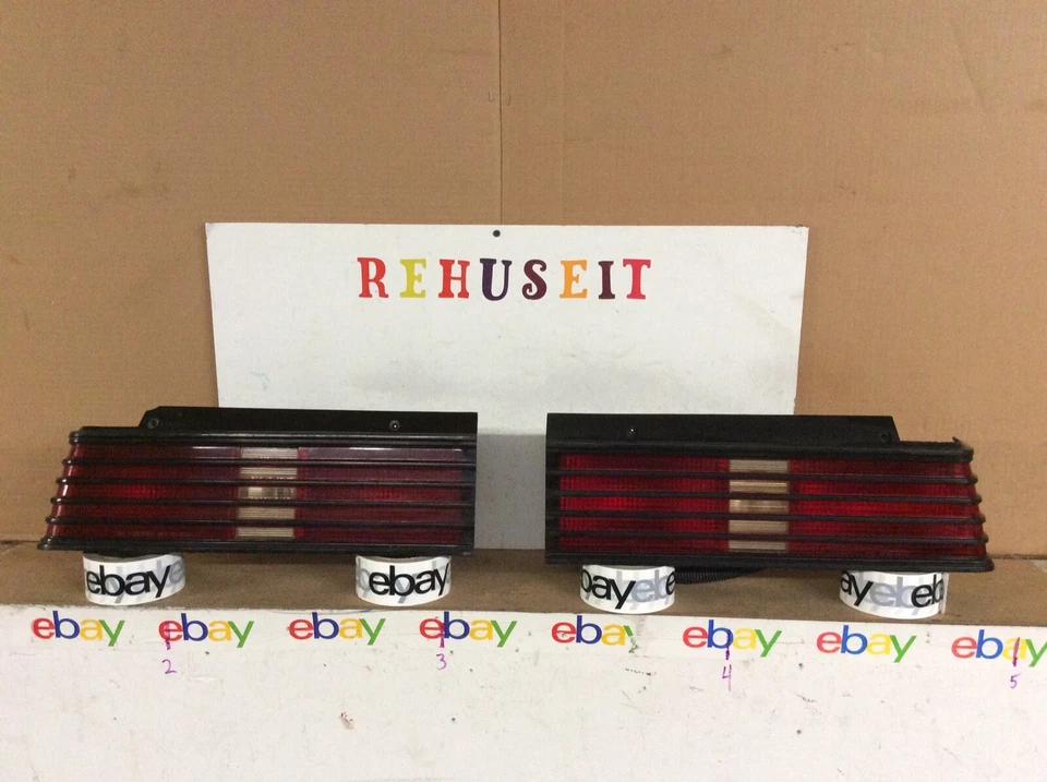 1982-1987 Pontiac J-2000 Sunbird Juego de luces traseras izquierda derecha OEM 82 83 84 85 86 87 Foto 1 de 3