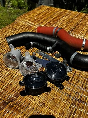 GENUINE ISUZU DMAX LEFT AND RIGHT INDICATORS FOG LIGHTS, 07/20- 20 21 22 - Image 1 of 4