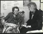 1981 Press Photo Lillian Gice and Nurse at Nursing Home - spa83638