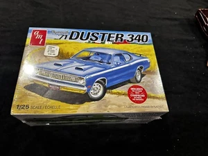AMT MODEL KIT 1971 PLYMOUTH DUSTER 340 1/25 SCALE NEW FACTORY SEALED - Picture 1 of 6