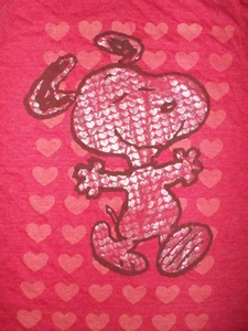 T-shirt SNOOPY HAPPY DANCING LOVE HEART Petite donna charlie marrone arachidi - Foto 1 di 3