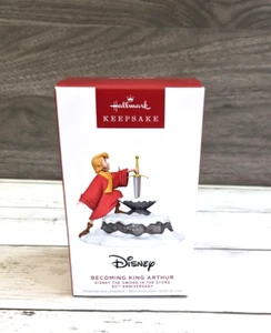 2023 Hallmark Keepsake Disney spada nella pietra diventare re Artù ornamento - Foto 1 di 6