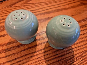 NEW FIESTA MEADOW GREEN ROUND BALL BULB SALT/PEPPER SHAKER PAIR - Picture 1 of 3
