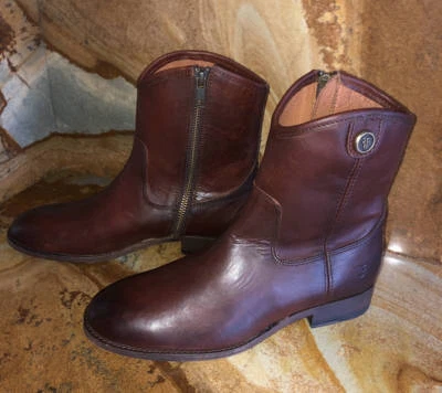 Nuevo~Frye Cuero Melissa Botón Corto 2~Botines con Cremallera~Secoya~6 Foto 1 de 4