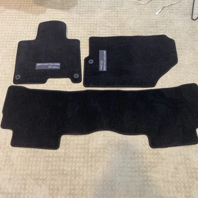 JUEGO DE 3 ALFOMBRILLAS NEGRAS KIA SPORTAGE X LINE 2022-2023 Foto 1 de 4