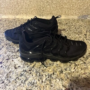 Size 10.5 - Nike Air Max Plus Low Triple Black - Picture 1 of 10