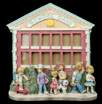 Marco de fotos 3D de resina School Days - Tiene capacidad para 12 fotos - Perro patinador niños Foto 1 de 4