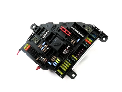 BMW X3 (F25) 2013-2014 MALETERO TRASERO CAJA DE FUSIBLES CONEXIÓN ELÉCTRICA RELÉ CAJA Foto 1 de 4