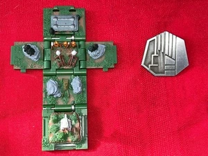 2016 DISNEY STAR WARS EWOK BATTLE BOX & GALAXY’S EDGE SAVI’S WORKSHOP POWER PIN - Picture 1 of 9