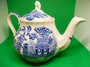 Sadler Blue and White Willow Pattern Ribbed Individual Teapot - Made in England - Picture 1 of 10