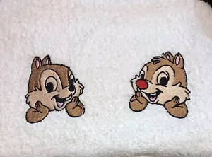 Bath Sheet With embroidered Chip And Dale emblem - Picture 1 of 1