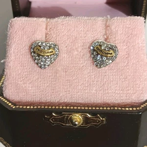 Juicy Couture pave heart stud earrings Clear Rhinestones - Picture 1 of 5