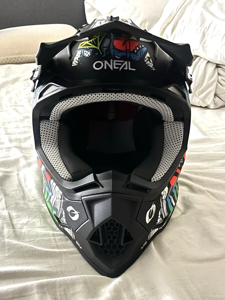 O'Neal 2 SRS Rancid V.24 头盔黑色/白色 — 第 1/4 张图片