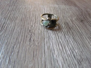 COLLECTIBLE WOMEN'S VARIETY STONE RING SIZE 8 1/2 - Picture 1 of 2