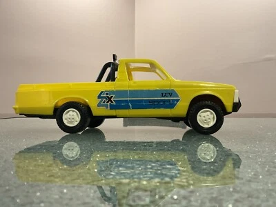 Juguetes gay de colección Chevrolet Chevy Luv camioneta pickup 4x4 tienda de centavos juguete plástico Foto 1 de 4