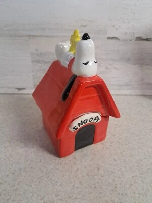 JUEGO DE SAL Y PIMIENTA CACAHUETES SNOOPY CASA PARA PERROS. Foto 1 de 4