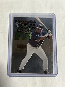 1999 Metal Universe Baseball Tony Gwynn catturato al volo #239 San Diego Padres - Foto 1 di 2