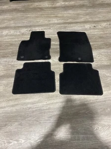 Juego de alfombrillas negras Ford Escape Factory 2020 2021 2022 OEM alfombra delantera trasera - Imagen 1 de 6