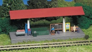 Platform Station HO Scale Bachmann Plasticville Building Model Kit #45194 NIB - Foto 1 di 3