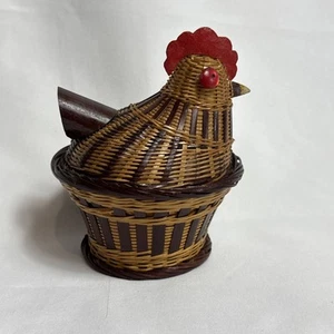 Vintage 5" Woven Wicker Rooster Hen Chicken Farmhouse Basket w/ Removeable Lid. - Picture 1 of 9