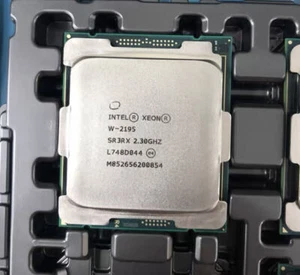Intel Xeon W-2195 Processor SR3RX 2.3ghz 18-core 24.75MB LGA-2066 Server CPU - Photo 1/3