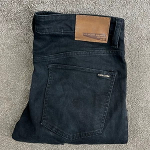 Volcom Solver denim jeans stretch black Mens size W32 L30 dark wash zip fly - Picture 1 of 11
