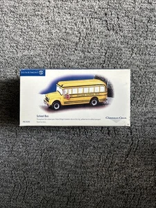 DEPT 56 Oldtimer Schulbus 55292 gelb Schneedorf Oldtimer Rentner - Bild 1 von 8