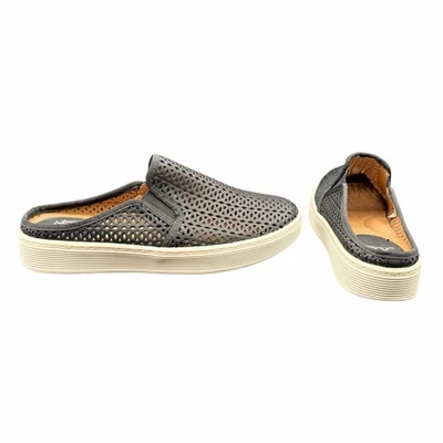 Tênis Soppt Couro Preto Perfurado Slip-On Mule Sapatos 8M Conforto SOFFT  - Imagem 1 de 4