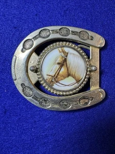 Hebilla de cinturón en forma de herradura con forma de cabujón cabeza de caballo tono dorado - Imagen 1 de 3