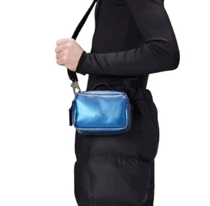 Neu mit Etikett Rains Micro Box Tasche in Laser Electric Iridescent Blue UVP 95 $ - Bild 1 von 5