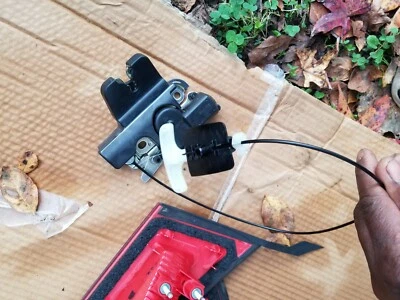 Infiniti G37 2011 sedán maletero trasero bloqueo cierre actuador montaje OEM Foto 1 de 2