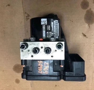 2013-2015 Volkswagen Passat ABS Anti-Lock Brake Pump Control Module Assembly OEM - Imagem 1 de 4