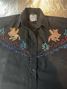 COWBOY SHIRT SHORT SLEEVE BLACK EMBROIDERED COWBOYS RIDING, Trees Land Colorful - Picture 1 of 3