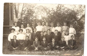 RPPC Postkarte High School Afton Iowa Klasse Foto (1904-1918) - Bild 1 von 2