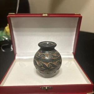 Nicaraguan Handmade Pottery Vessel Beautiful Small Representation Mini Item - Picture 1 of 6