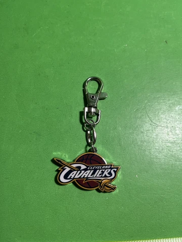 Cleveland Cavaliers Keychain Metal Emblem Basketball Key Fob Clip Cover
